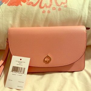 ♠️NWT Kate spade multifunction wristlet♠️